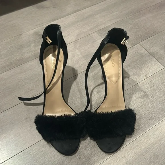Aldo | Shoes | Aldo Size 8 Fur Open Toe Heels | Poshmark display picture 1